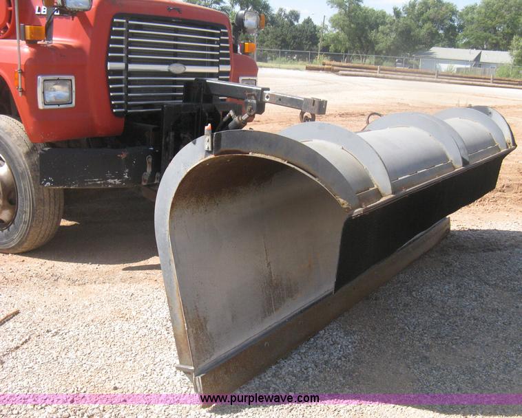 image for item H6400 1995 Ford LNT8000 dump truck