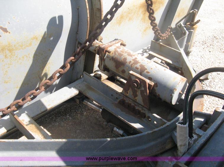 image for item H6400 1995 Ford LNT8000 dump truck