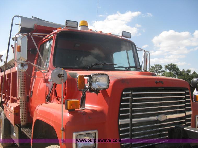 image for item H6400 1995 Ford LNT8000 dump truck