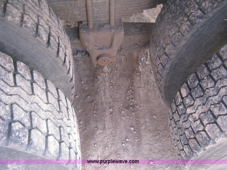 image for item H6400 1995 Ford LNT8000 dump truck