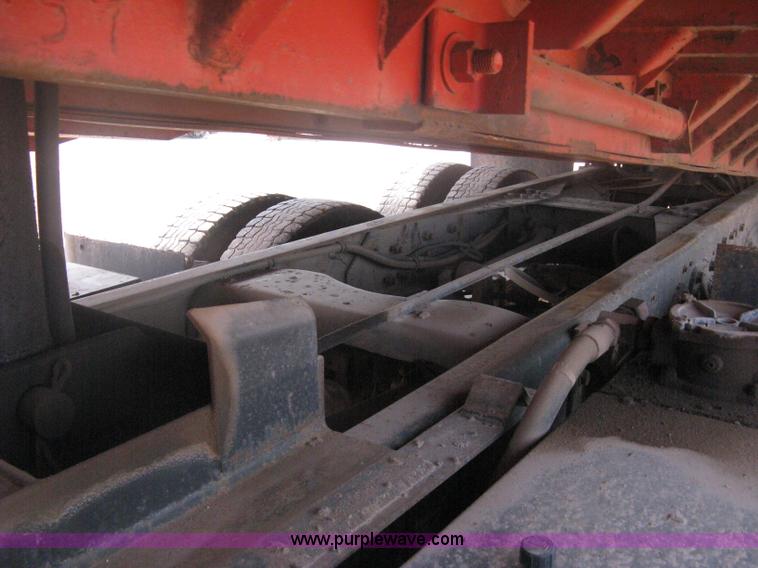 image for item H6400 1995 Ford LNT8000 dump truck