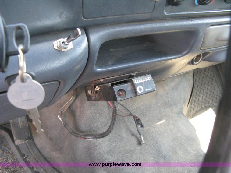 image for item H6418 2000 Ford F350 XL Super Duty dump body truck