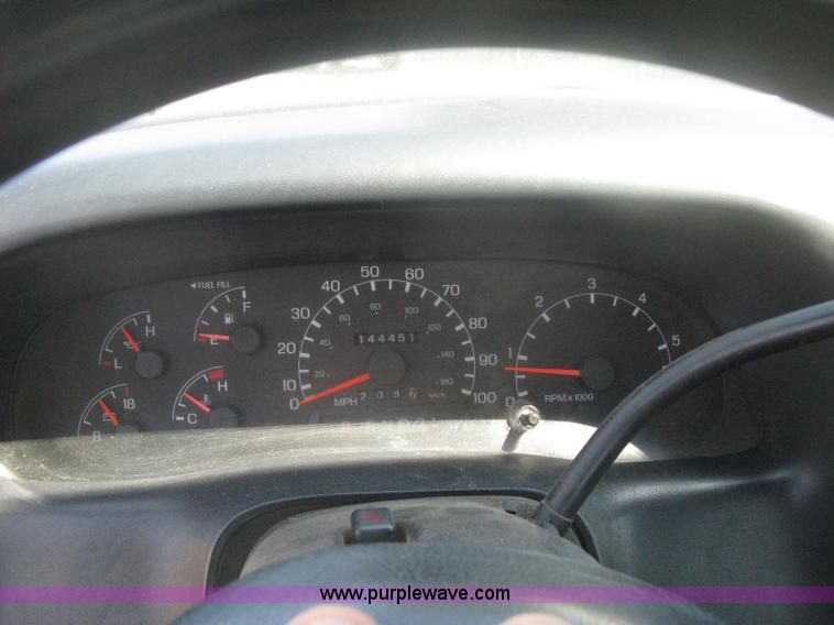 image for item H6418 2000 Ford F350 XL Super Duty dump body truck