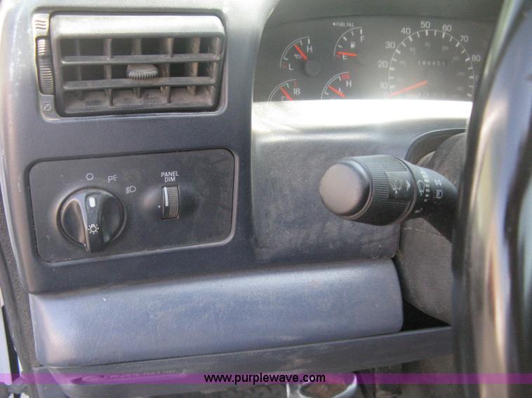 image for item H6418 2000 Ford F350 XL Super Duty dump body truck