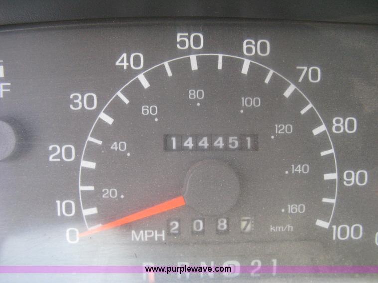 image for item H6418 2000 Ford F350 XL Super Duty dump body truck