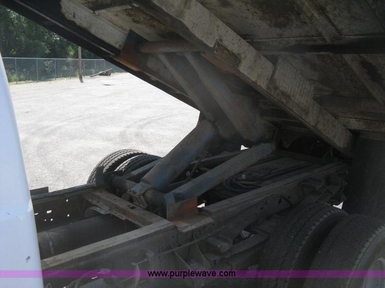 image for item H6418 2000 Ford F350 XL Super Duty dump body truck