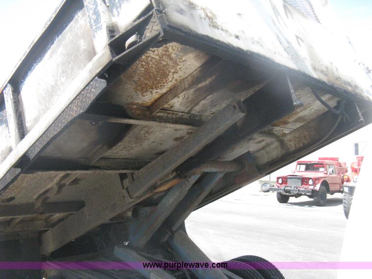 image for item H6418 2000 Ford F350 XL Super Duty dump body truck