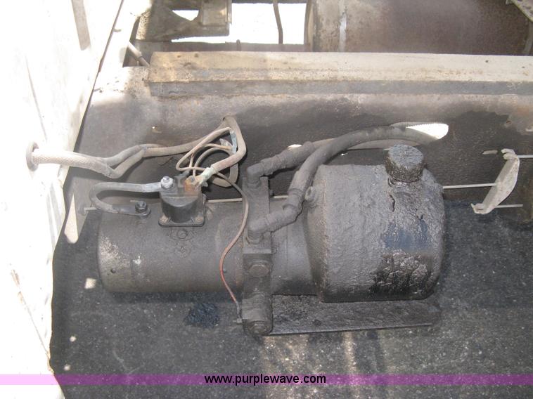 image for item H6418 2000 Ford F350 XL Super Duty dump body truck