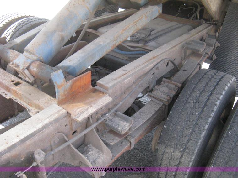 image for item H6418 2000 Ford F350 XL Super Duty dump body truck