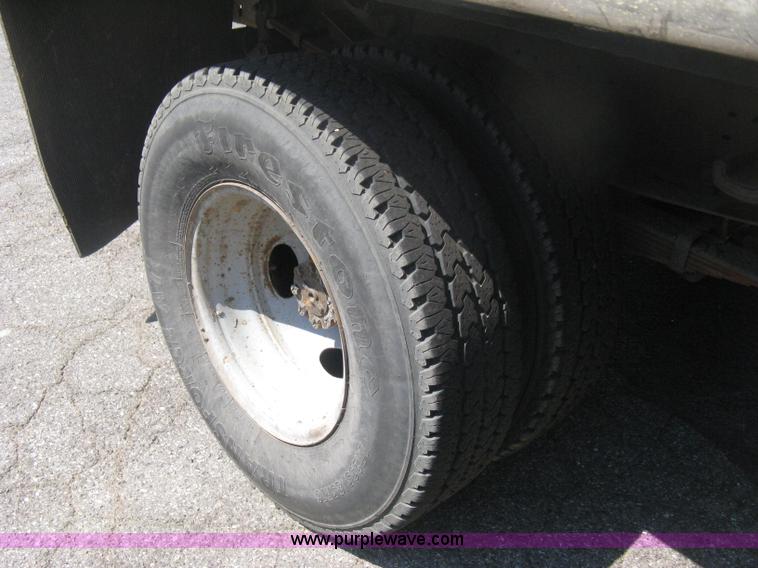 image for item H6418 2000 Ford F350 XL Super Duty dump body truck