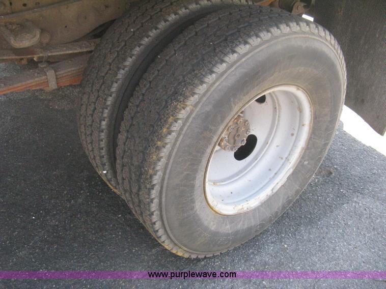 image for item H6418 2000 Ford F350 XL Super Duty dump body truck