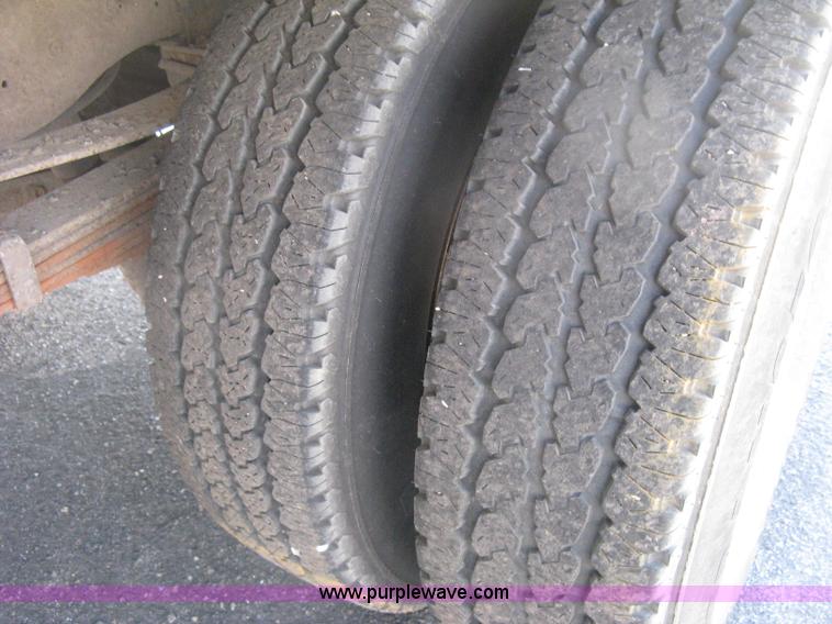 image for item H6418 2000 Ford F350 XL Super Duty dump body truck