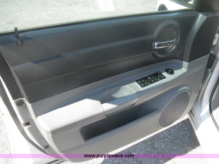 image for item H6421 2006 Dodge Charger SXT