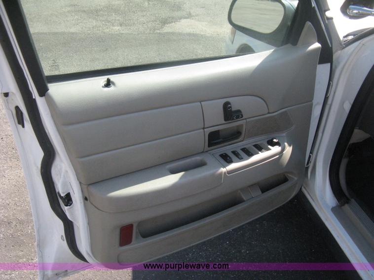 image for item H6423 2009 Ford Crown Victoria Police Interceptor