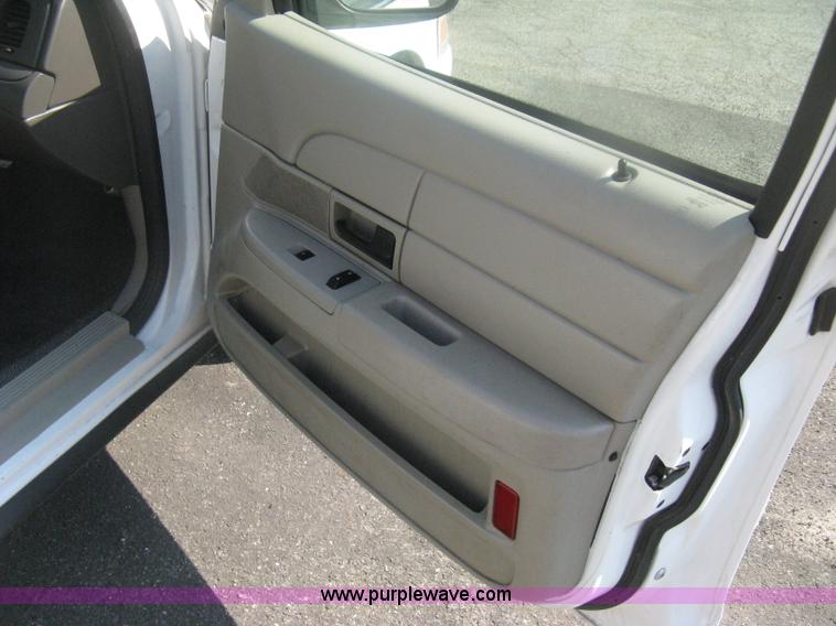 image for item H6423 2009 Ford Crown Victoria Police Interceptor