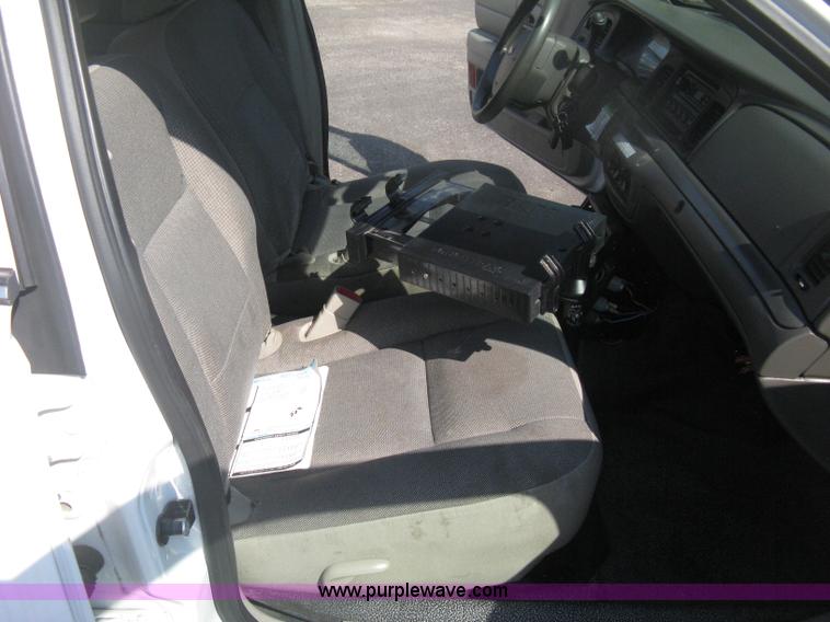 image for item H6423 2009 Ford Crown Victoria Police Interceptor