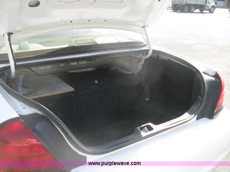 image for item H6423 2009 Ford Crown Victoria Police Interceptor