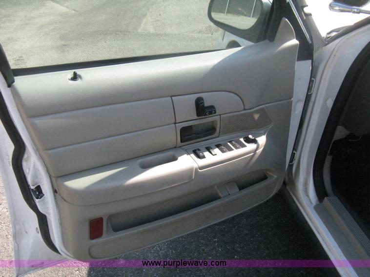 image for item H6424 2009 Ford Crown Victoria Police Interceptor