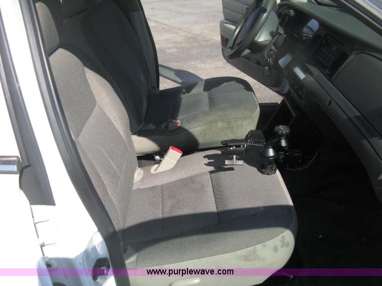 image for item H6424 2009 Ford Crown Victoria Police Interceptor