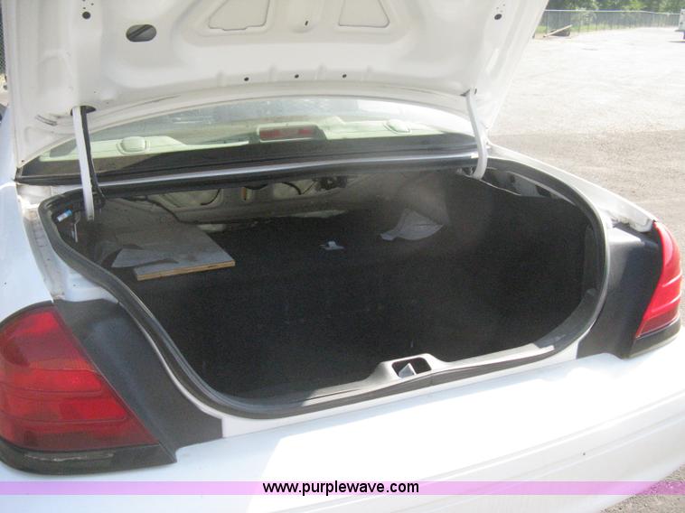 image for item H6424 2009 Ford Crown Victoria Police Interceptor