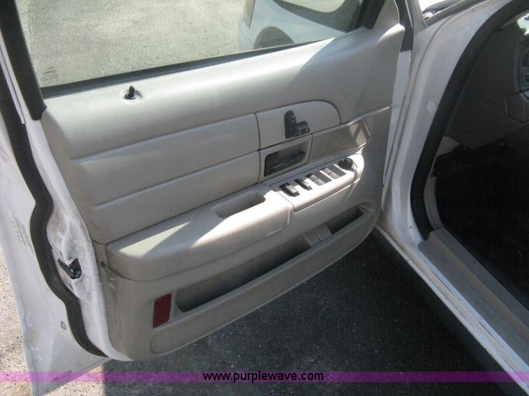 image for item H6425 2009 Ford Crown Victoria Police Interceptor