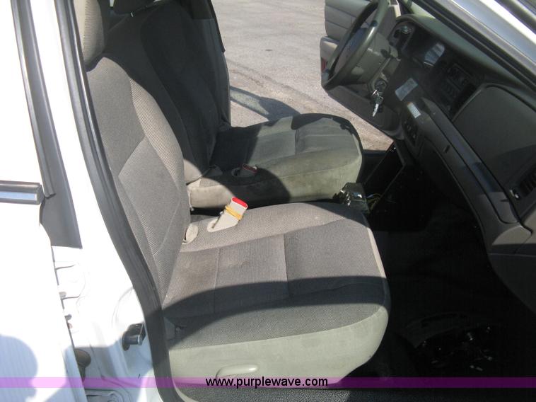 image for item H6425 2009 Ford Crown Victoria Police Interceptor