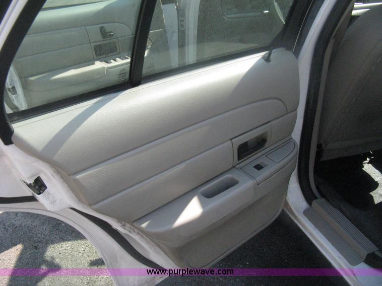 image for item H6425 2009 Ford Crown Victoria Police Interceptor