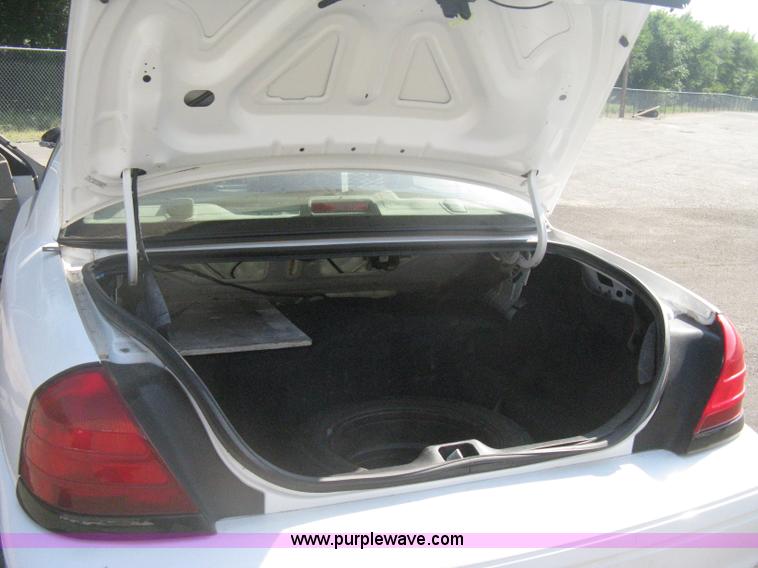 image for item H6425 2009 Ford Crown Victoria Police Interceptor
