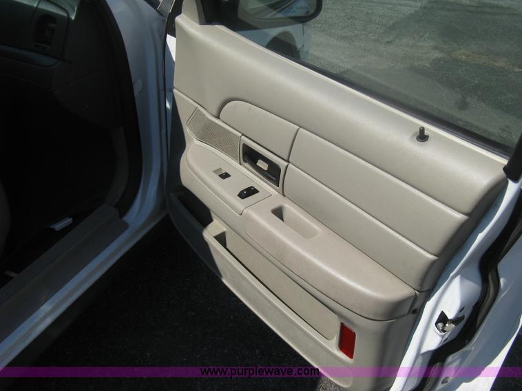 image for item H6426 2009 Ford Crown Victoria Police Interceptor