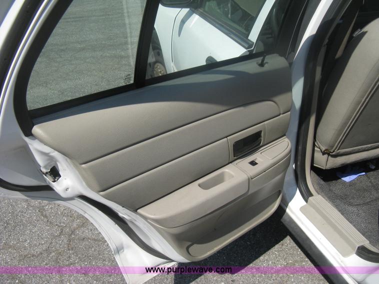 image for item H6426 2009 Ford Crown Victoria Police Interceptor