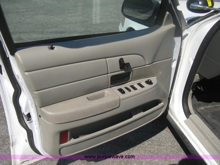 image for item H6427 2009 Ford Crown Victoria Police Interceptor