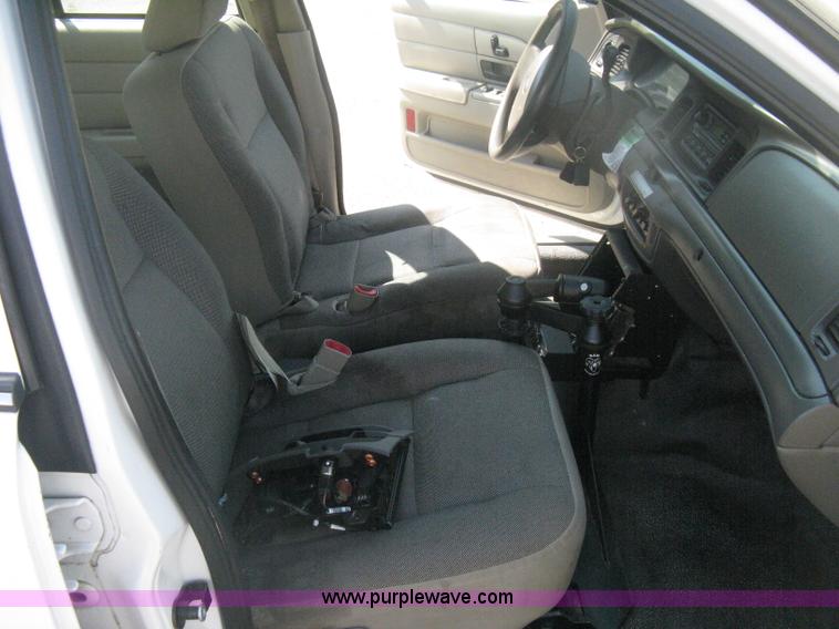 image for item H6427 2009 Ford Crown Victoria Police Interceptor