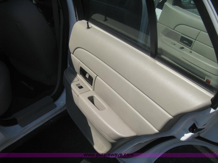 image for item H6427 2009 Ford Crown Victoria Police Interceptor