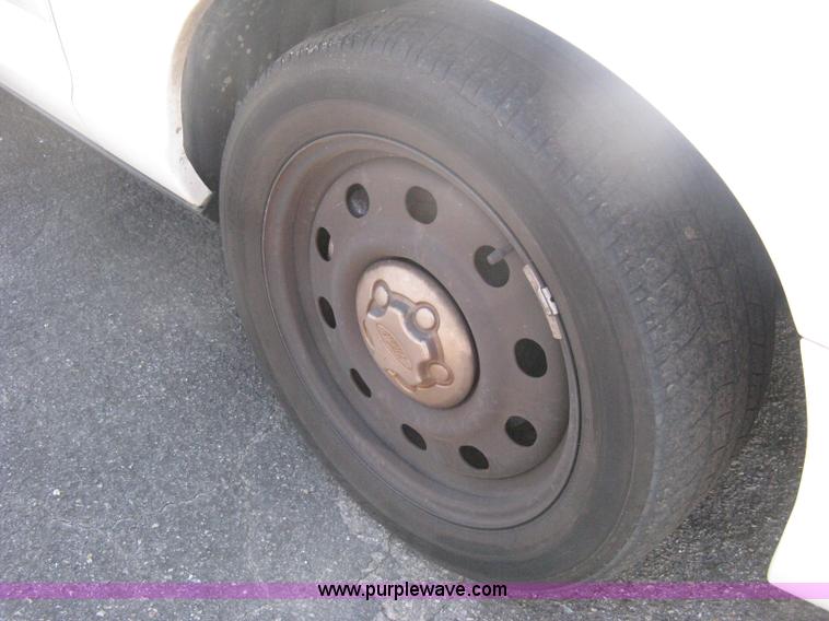 image for item H6427 2009 Ford Crown Victoria Police Interceptor