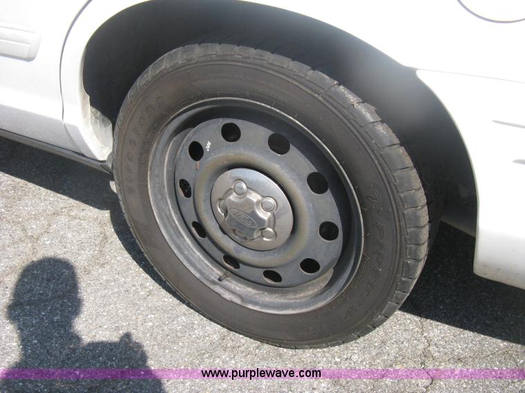 image for item H6427 2009 Ford Crown Victoria Police Interceptor