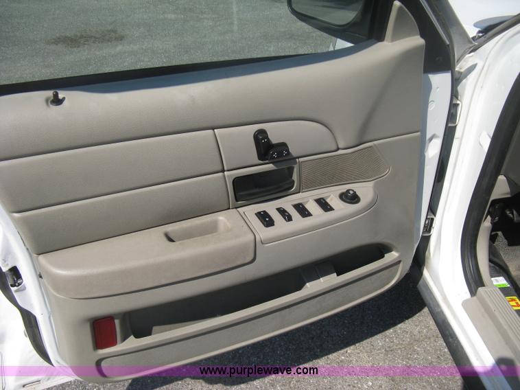 image for item H6428 2009 Ford Crown Victoria Police Interceptor