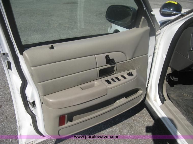 image for item H6429 2009 Ford Crown Victoria Police Interceptor