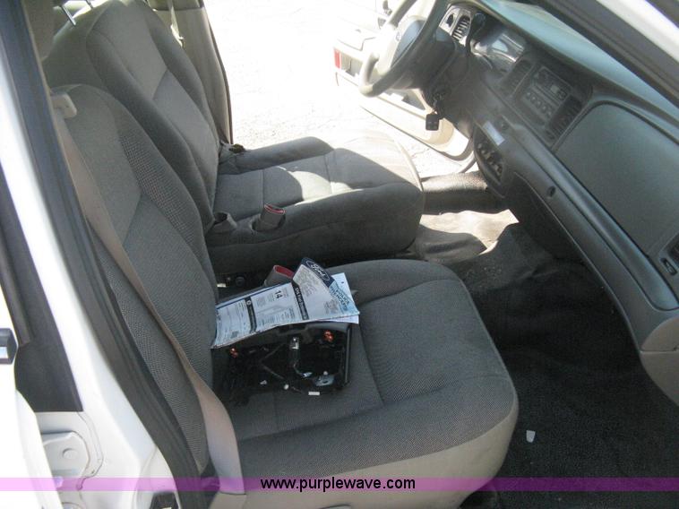 image for item H6429 2009 Ford Crown Victoria Police Interceptor