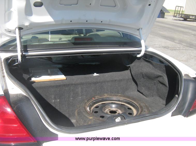 image for item H6429 2009 Ford Crown Victoria Police Interceptor