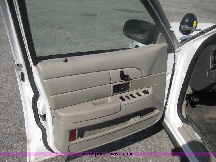 image for item H6430 2009 Ford Crown Victoria Police Interceptor