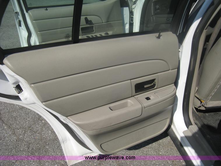 image for item H6430 2009 Ford Crown Victoria Police Interceptor