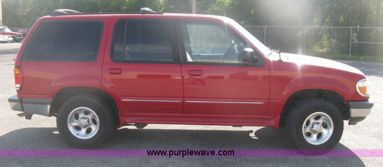 image for item H6432 1998 Ford Explorer XLT SUV
