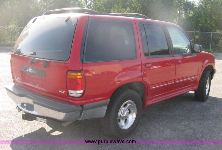 image for item H6432 1998 Ford Explorer XLT SUV