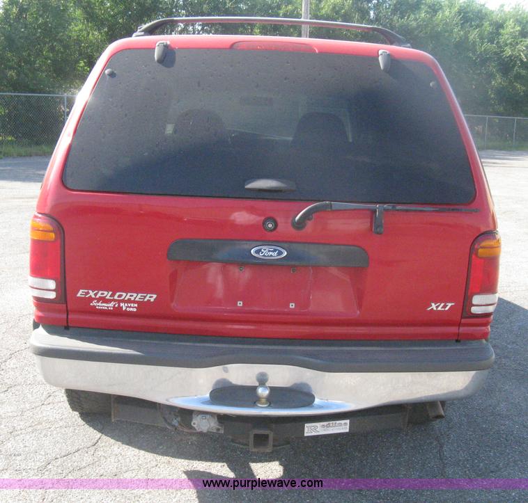 image for item H6432 1998 Ford Explorer XLT SUV