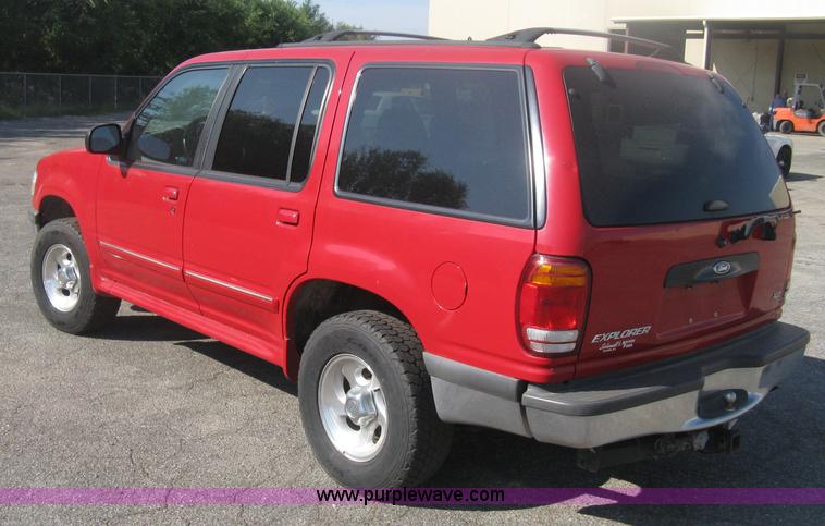 image for item H6432 1998 Ford Explorer XLT SUV