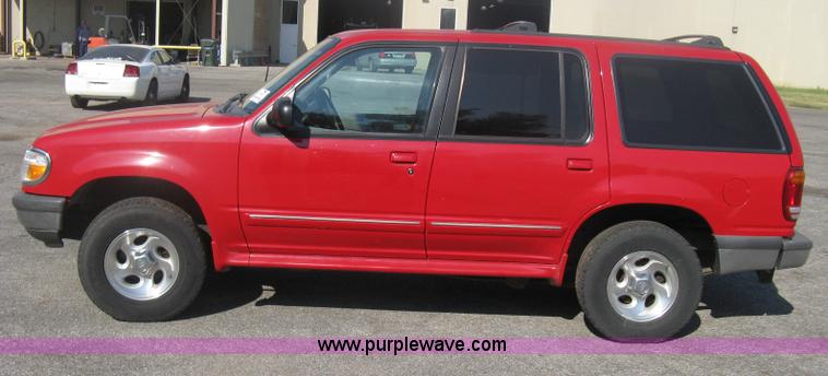 image for item H6432 1998 Ford Explorer XLT SUV