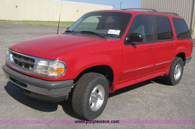 image for item H6432 1998 Ford Explorer XLT SUV