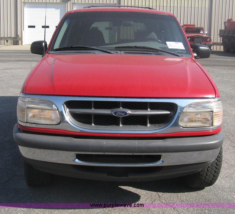image for item H6432 1998 Ford Explorer XLT SUV