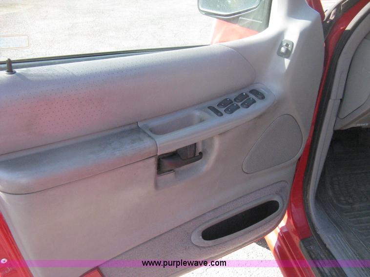 image for item H6432 1998 Ford Explorer XLT SUV