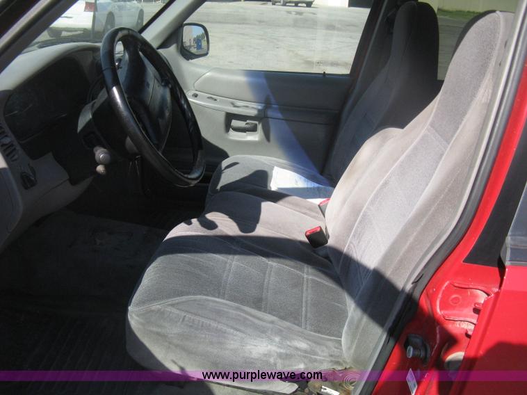 image for item H6432 1998 Ford Explorer XLT SUV